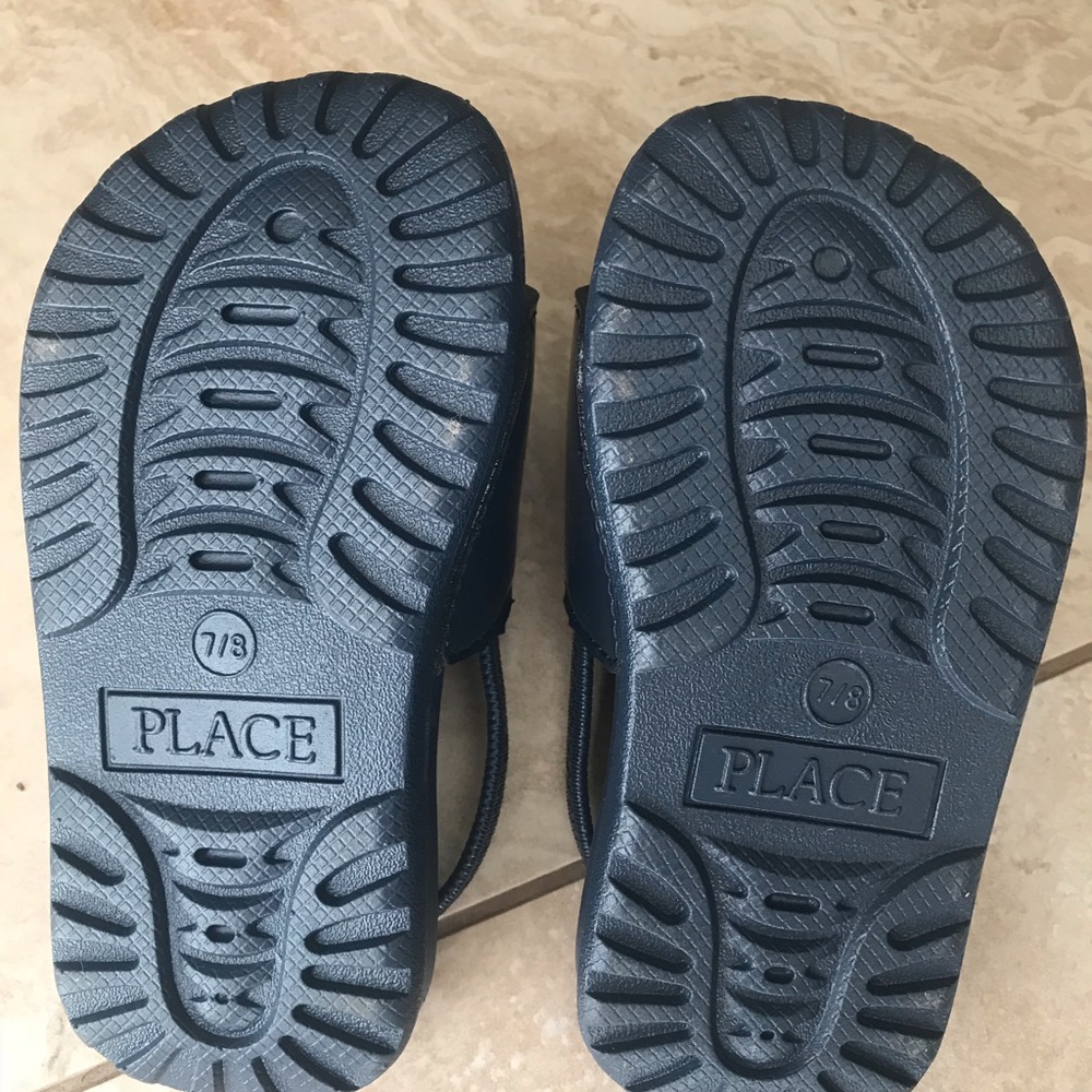 Children’s place shark sandals, NWOT - toddler 7/8
